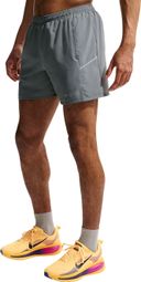 Pantaloncini Nike Miler 5in grigi da uomo