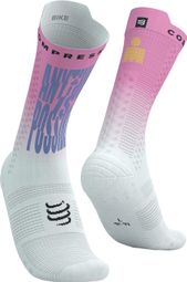 Compressport Pro Racing v4.0 Bike IronMan 2025 Anything is possible Socks White/Pink