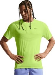 Camiseta de manga corta Nike Stride amarilla para hombre