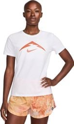 Camiseta blanca de manga corta NikeTrail para mujer