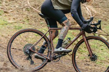 Pneu Gravel Hutchinson Tundra 700 mm Tubeless Ready Souple Hardskin Bi-Compound Flancs Beiges Tan — vue 7