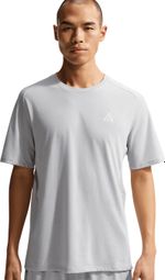 Camiseta de manga corta Nike ACG Solar Chase gris para hombre