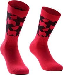 Ein Paar Assos Monogram Evo Socken Rot