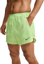 Nike Stride 5in korte broek voor heren, groen
