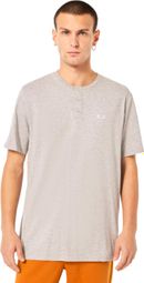 Camiseta Oakley Relax Henley Tee 2.0 Gris