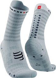 Par de calcetines Compressport Pro Racing v4.0 Ultralight Run High Blanco