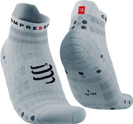 Par de calcetines Compressport Pro Racing v4.0 Ultralight Run Low Blanco