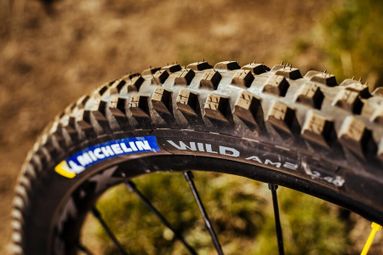 Pneu VTT Michelin Wild AM2 Competition Line 29'' Tubeless Ready Souple Gravity Shield GUM-X E-Bike Ready — vue 4