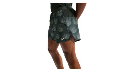 Pantalones cortos Nike Stride Distant Dreams verdes para hombre