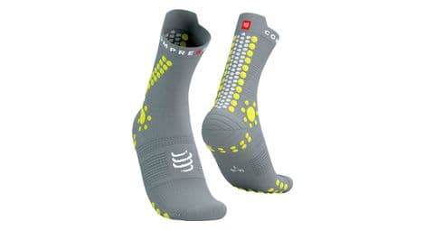 Paire de chaussettes compressport pro racing v4 0 trail alloy gris