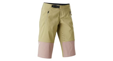 Short femme fox defend khaki