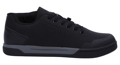 Ein Paar Neatt Basalte Flat MTB-Schuhe Schwarz