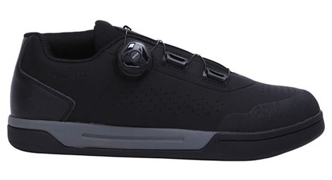 Ein Paar Neatt Basalte Flat SPD MTB-Schuhe Schwarz