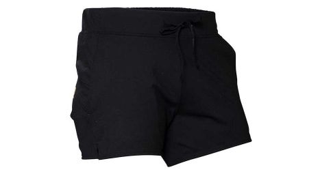 Short femme snap climbing wave