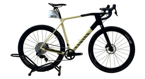 produit reconditionné . Canyon Grail CF SL 7 eTap Sram Rival XPLR AXS 2023 . Vélo de gravel . Canyon . très bon état
