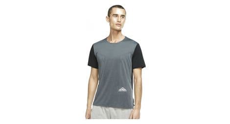Camiseta de manga corta nike dri-fit rise 5 trail gris