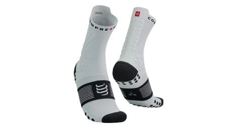 Chaussettes compressport pro racing socks v4 0 trail blanc noir