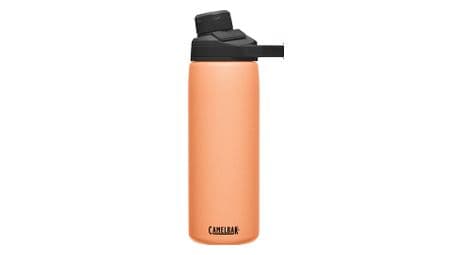 Camelbak chute mag botella de agua naranja aislada al vacío