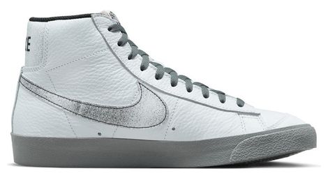 Chaussures nike sb blazer mid '77 blanc gris