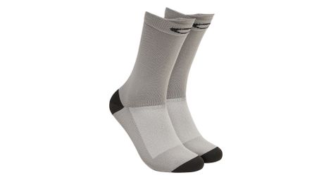 Chaussettes oakley seeker long gris
