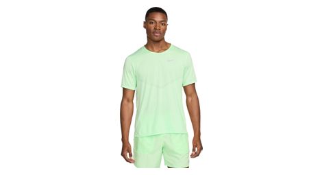 Camiseta de manga corta nike rise 365 verde para hombre