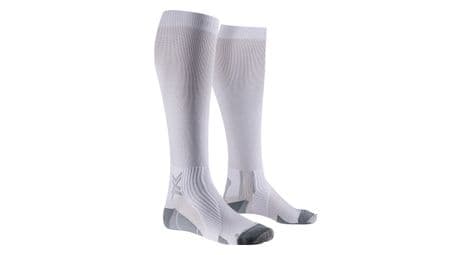 Chaussettes x-socks run perform otc blanc gris