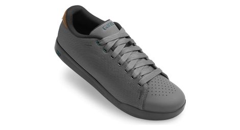 Paire de chaussures giro deed gris