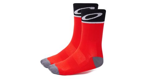 Calcetines de ciclismo oakley mediados-altos rojos