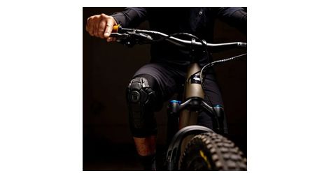 G Form Pro X3 Triple Matte Black Knieschutzer