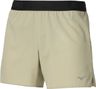 Pantalones cortos Mizuno Core 5,5 pulgadas, color beige, para hombre