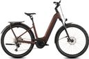 VTC Électrique Cube Kathmandu Hybrid Pro 800 Easy Entry Shimano Deore/Deore XT 12V 800 Wh 700 mm Rouge Orange Sun Glow 2026