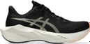 Zapatillas de running Asics Novablast 6 Negro/Caqui para hombre. EMBARGO 01/07/2026