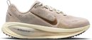 Nike Vomero 18 SE Women's Running Shoes in Beige/Gold