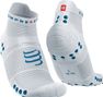 Paar Compressport Pro Racing Socken v4.0 Run Low Weiß / Blau